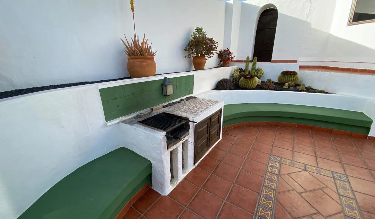 Built-in barbecue in the sheltered patio
